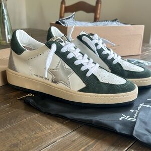 💜 SOLD 💜 NIB Vintage Havana Winifred court sneakers. Size 7.5